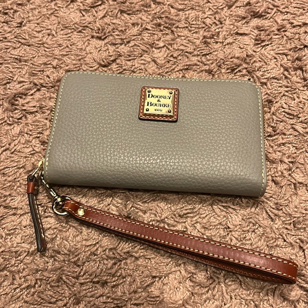 NEW Dooney & Bourke Wallet